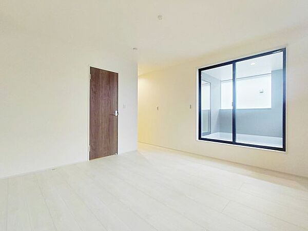 室内はシンプルな仕様となっており、それぞれの好みに合わせたインテリアで、趣味に合わせてレイアウトしやすくなっております。