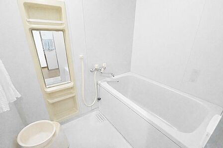 快適なバスルームで、リフレッシュできる時間を楽しむことができます。機能的な設備が整い、快適な生活をサポートします。