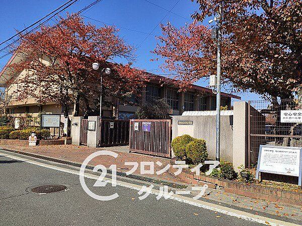 京都市立日野小学校 徒歩2分。 100m