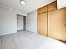 寝室：お客様にあった住宅ローンをご提案させていただきます