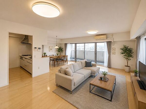 ※家具設置イメージ食洗機や浴室乾燥機など便利な設備が充実。対面キッチンで会話も弾みます。フレスコ大津店まで徒歩8分でお買い物も便利。中央小学校まで徒歩3分。