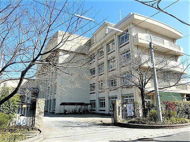 京都市立花山中学校 徒歩9分。 650m