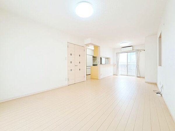 温かみのある玄関で、住む人を優しく迎える空間です
