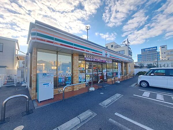 セブンイレブン栗東中沢店 徒歩7分。 550m