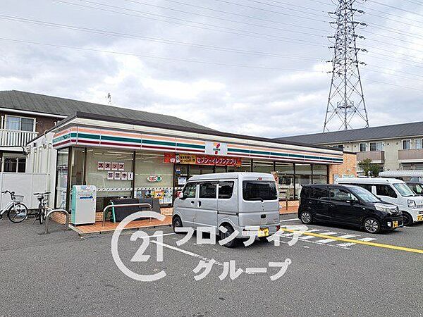 セブンイレブン京都竹田中内畑町店 徒歩5分。 400m