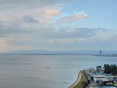 混雑や長時間の移動を気にすることなく、自宅からゆったりとを観覧できます。