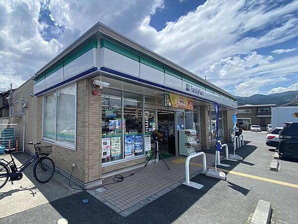 ファミリーマート大津国分店 徒歩10分。 770m