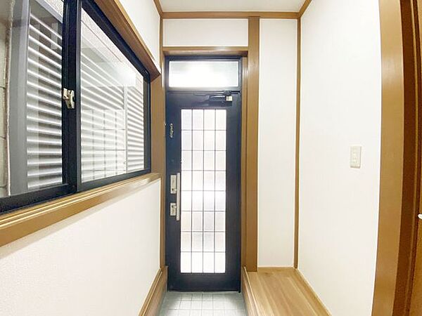 明るく開放的な玄関で、気持ちよく一日をスタートできます