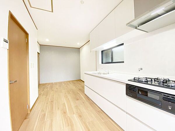 使い勝手の良いカウンターキッチンは、調理スペースが広く、料理の効率がアップします。快適なキッチンライフを提供します。