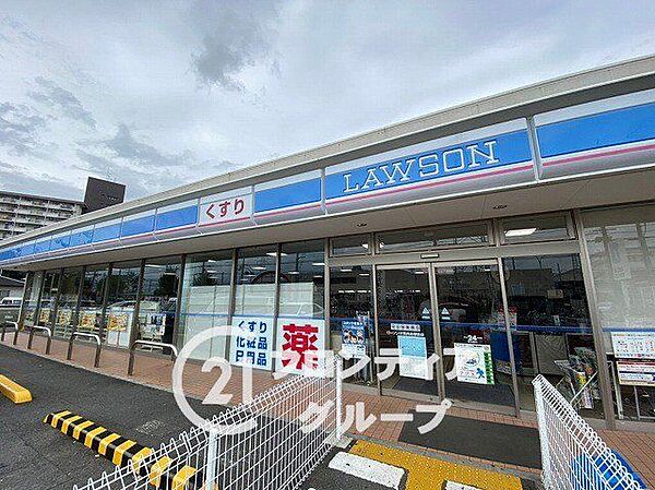 ローソン伏見向島駅前店 徒歩11分。 820m