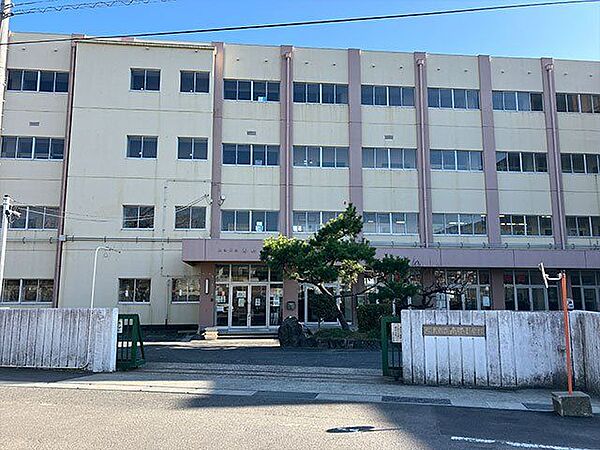 大津市立南郷小学校 徒歩11分。 830m