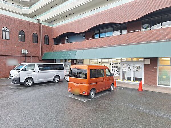 ファミリーマートエフ・マーケット大津南郷店 徒歩7分。 550m