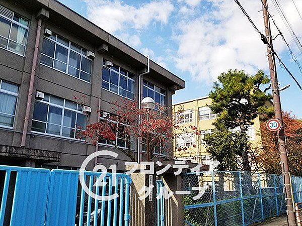 京都市立桃山小学校 徒歩8分。 680m