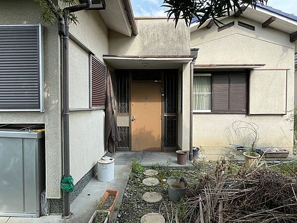 風格ある玄関で、住む人に安心感と心地よさを与えます