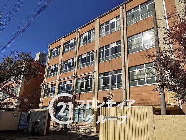 京都市立栗陵中学校 徒歩8分。 660m