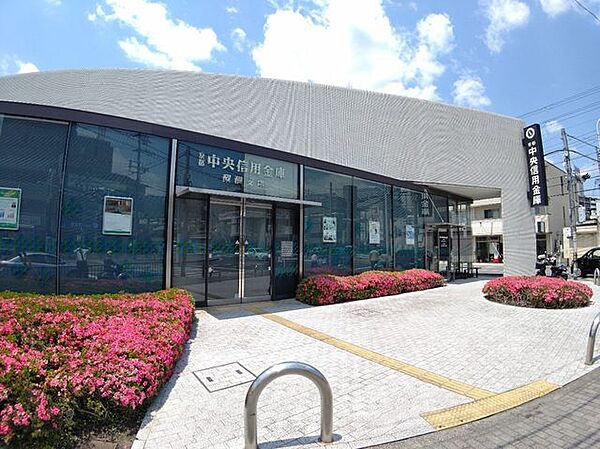 京都中央信用金庫醍醐支店 徒歩5分。 370m