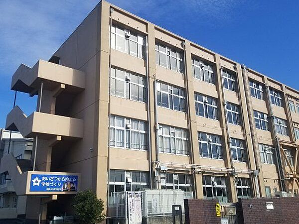 草津市立老上中学校 徒歩24分。 1900m