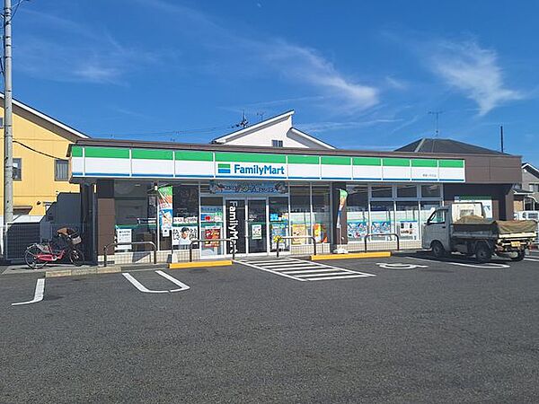 ファミリーマート栗東小平井店 徒歩8分。 630m