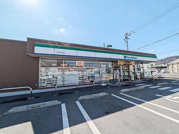 ファミリーマート大津茶が崎店 徒歩6分。徒歩2分。 420m