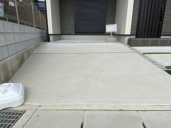 駐車スペースがあるのでお車をお持ちの方も安心ですね