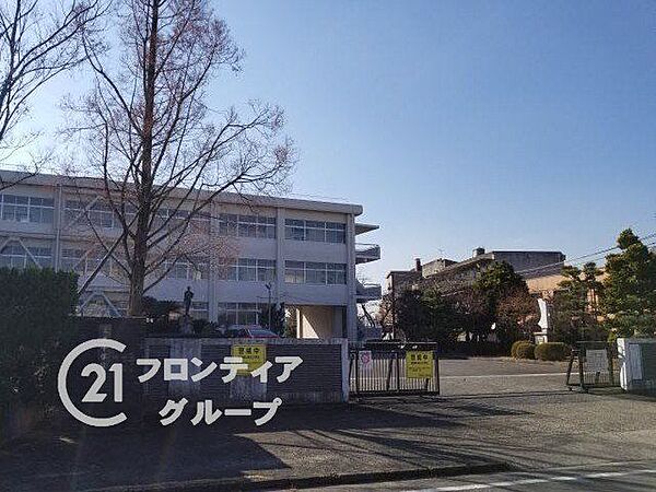 栗東市立栗東中学校 徒歩8分。 640m