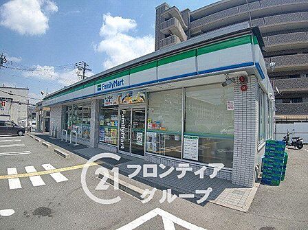 ファミリーマート伏見醍醐大構店 徒歩1分。 20m