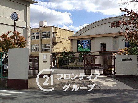 京都市立久世中学校 徒歩17分。 1289m