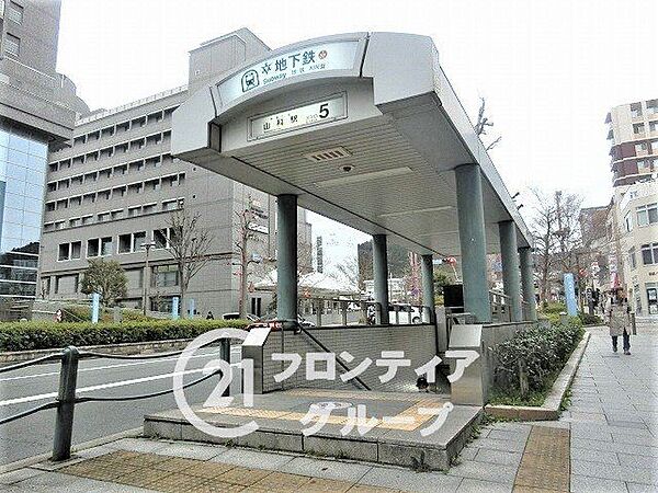 山科駅(JR西日本 東海道本線) バス「花山稲荷」停　乗車19分徒歩2分。 160m