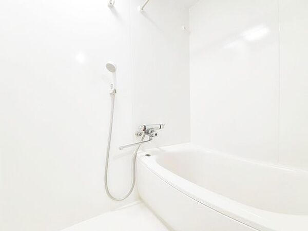 毎日のバスタイムが待ち遠しくなる洗練された癒やしのプライベート空間！日々の喧騒を忘れさせてくれる上質なデザインと、心地よさを追求した機能美溢れる癒やしの場所！