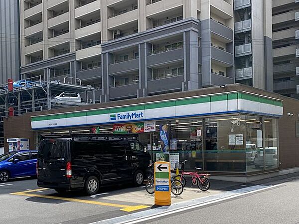 徒歩1分。ファミリーマート大津におの浜店 80m