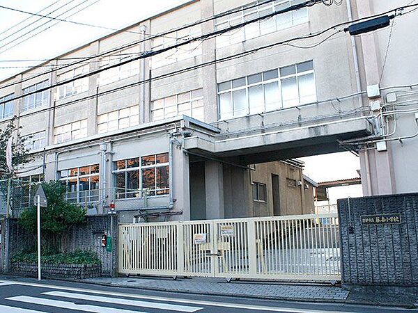 京都市立藤ノ森小学校 徒歩8分。 630m