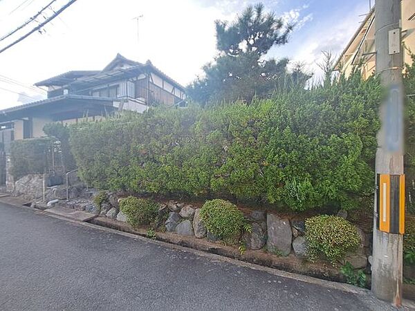 制約に縛られない自由な家づくり！理想の暮らしを追求できる建築条件なしの好立地！こだわり抜いた間取りやデザインで、住むほどに愛着がわく自分たちだけの特別な住空間！