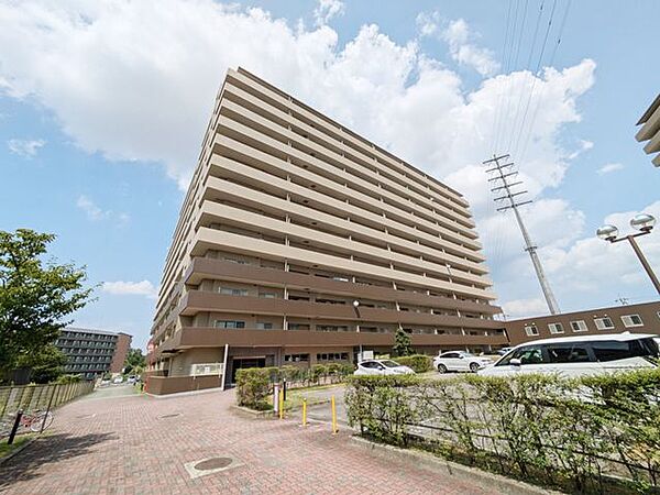 住まい選びは、価格や立地だけでなく、将来の暮らし方まで含めて考えることが大切です。今の段階で気になっていることを、まずスタッフに話してみてください