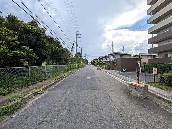 写真だけではわからない採光・広さ・周辺環境の実感は、実際に足を運んでみることが一番です。ご見学はいつでもご予約いただけます