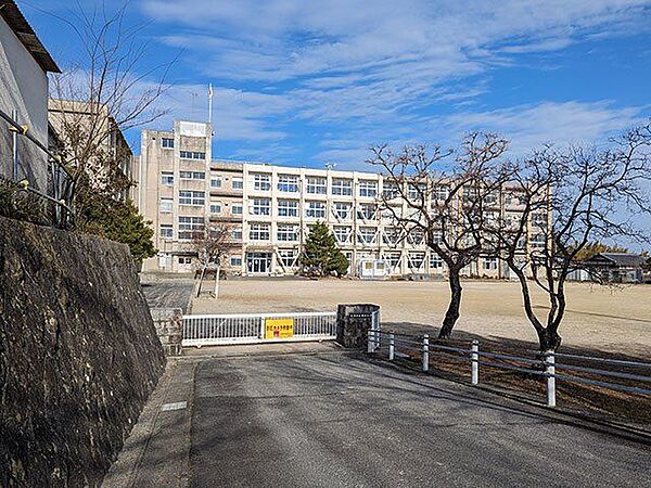 大津市立仰木小学校 徒歩14分。 1050m