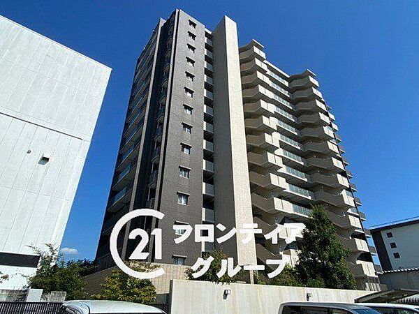 住まい選びは、価格や立地だけでなく、将来の暮らし方まで含めて考えることが大切です。今の段階で気になっていることを、まずスタッフに話してみてください