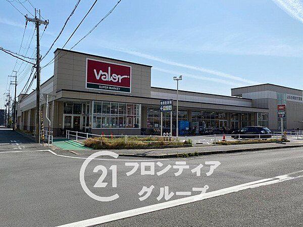 バロー下鳥羽店 徒歩13分。 990m