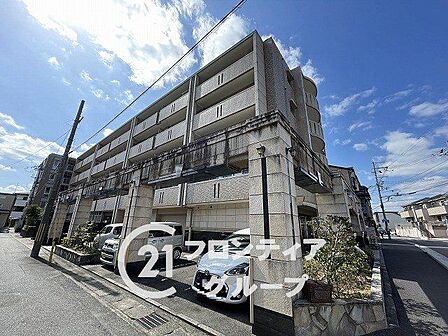 マイホームは一生に一度の大きな買い物だからこそ、納得いくまで情報を集めてほしいと思います。疑問はどんどんスタッフにぶつけてください