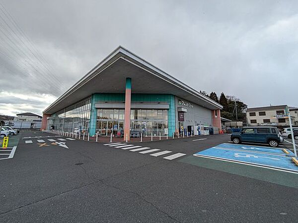 フレンドマートグリーンヒル青山店 徒歩9分。 710m