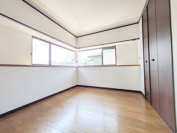住まい選びは、価格や立地だけでなく、将来の暮らし方まで含めて考えることが大切です。今の段階で気になっていることを、まずスタッフに話してみてください