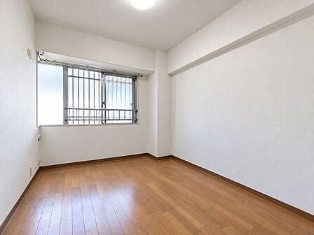 住まい選びは、価格や立地だけでなく、将来の暮らし方まで含めて考えることが大切です。今の段階で気になっていることを、まずスタッフに話してみてください