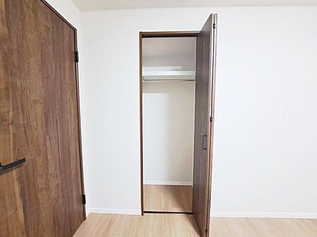住まい選びは、価格や立地だけでなく、将来の暮らし方まで含めて考えることが大切です。今の段階で気になっていることを、まずスタッフに話してみてください
