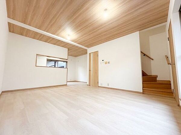 リビングは、家族や友人との時間を楽しむのに最適な広さです。快適な居住空間を提供します。