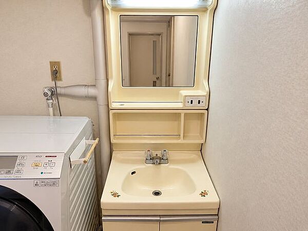 はじめてのマイホーム購入は、わからないことだらけで当然です。資金計画から物件選びまで、順を追ってスタッフが一緒に考えていきます