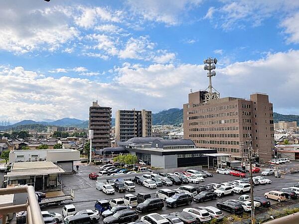 マイホームは一生に一度の大きな買い物だからこそ、納得いくまで情報を集めてほしいと思います。疑問はどんどんスタッフにぶつけてください