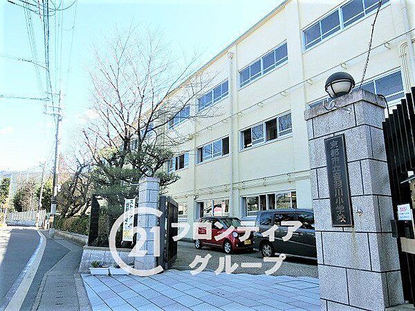 京都市立音羽川小学校 徒歩11分。 820m