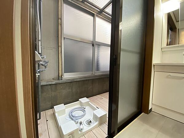 室内の洗濯機置場は、天候に左右されず、便利で快適な洗濯環境を提供し、家事の効率を高めます！