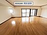 リビング/ダイニング：日中ずっと明るい自然光が差し込み、温かみのある快適空間。大窓からの見晴らしも気持ちいいです。（2025年5月22日撮影）