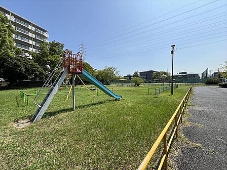 白水公園【白水公園】白水公園野球場のとなりにあるブランコや滑り台のある公園です。駐車場もあります。 200m