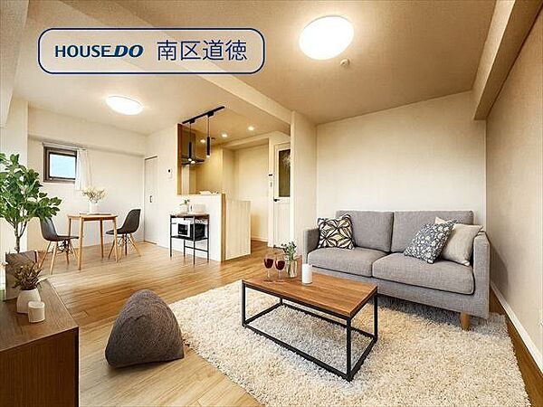 ゆったりとした18帖のLDKは、家具の配置も自由自在。※画像はイメージです。実際の写真に家具や調度品をCG合成したものです。（家具等は販売に含まれておりません）（2025年10月14日撮影）